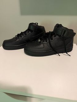 Nike Air Force 1 Mid Triple Black Sneakers