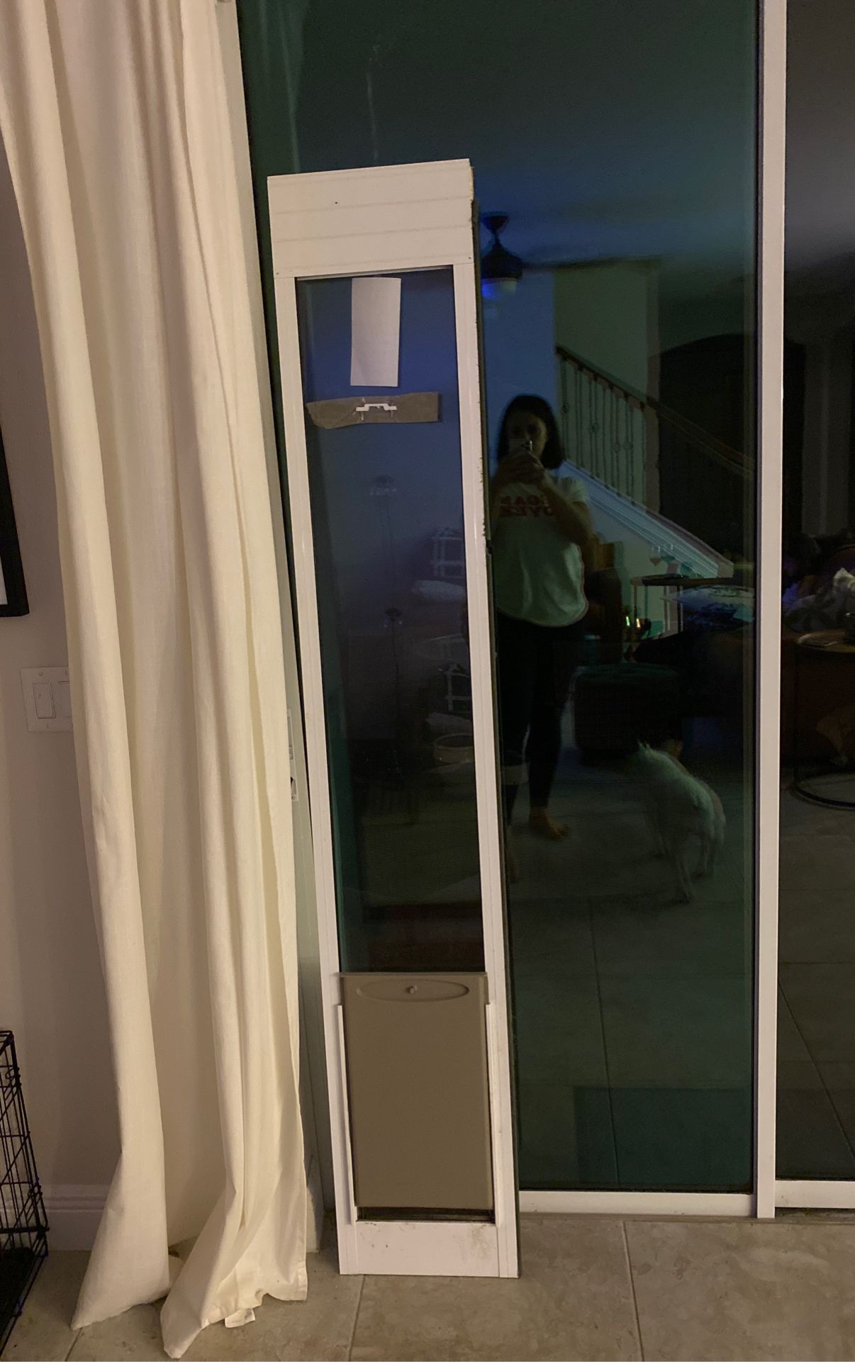 PetSafe Sliding Glass door doggie door Large for Sale in Gibsonton