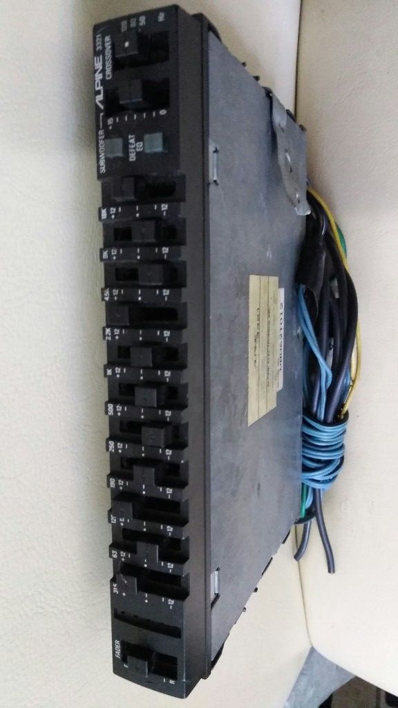 Alpine 3321 Equalizer 11 Band Crossover Old School Good