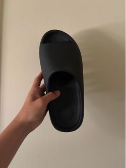 Size 10 YEEZY SLIDES brand new!