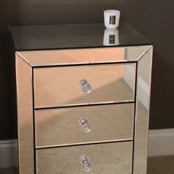 Pier 1 Side Bed Night Stand Pair