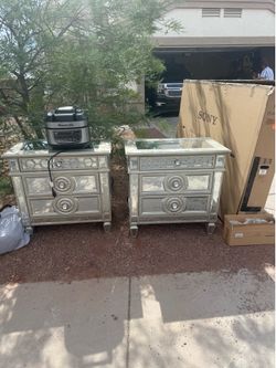 Mirror accent night stands