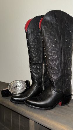 Woman’s boots size 6 with belt