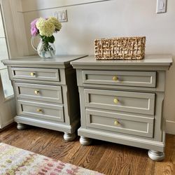 Beautiful Taupe Pair Of Wood Nightstands