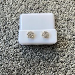 Gold and white Moissanite cluster earrings(95)49