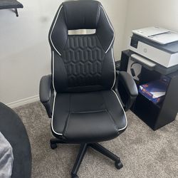 Insignia G30 Series Gaming Chair