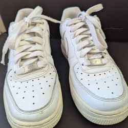 Nike Big Kids' Air Force 
Size 5,5