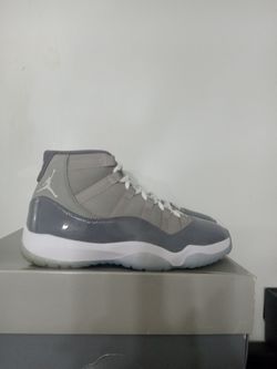 Air Jordan 11 Retro Men Size 9 W/Box