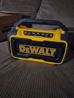 DeWALT BLUE TOOTH RADIO