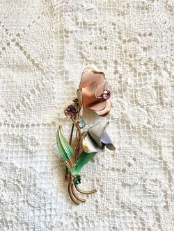 Rose vintage brooch metal rhinestone