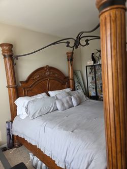 ‼️‼️‼️MOVING SALE- ENTIRE BEDROOM SET‼️‼️‼️ EVERYTHING MUST GO!!