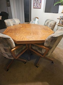 Dining or poker table
