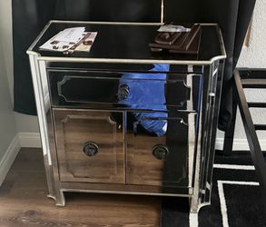 Two mirrored 1-drawer/cabinet/ nightstand