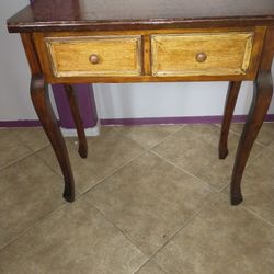 Antique wood refinished 2 drawer desk (33"x32" x15")
123rd Ave and deer valley rd(Williams rd)