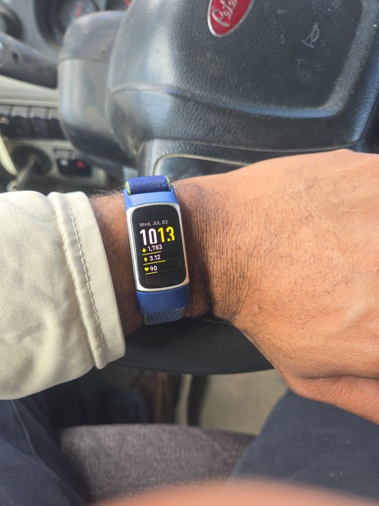 Fitbit Charge 5