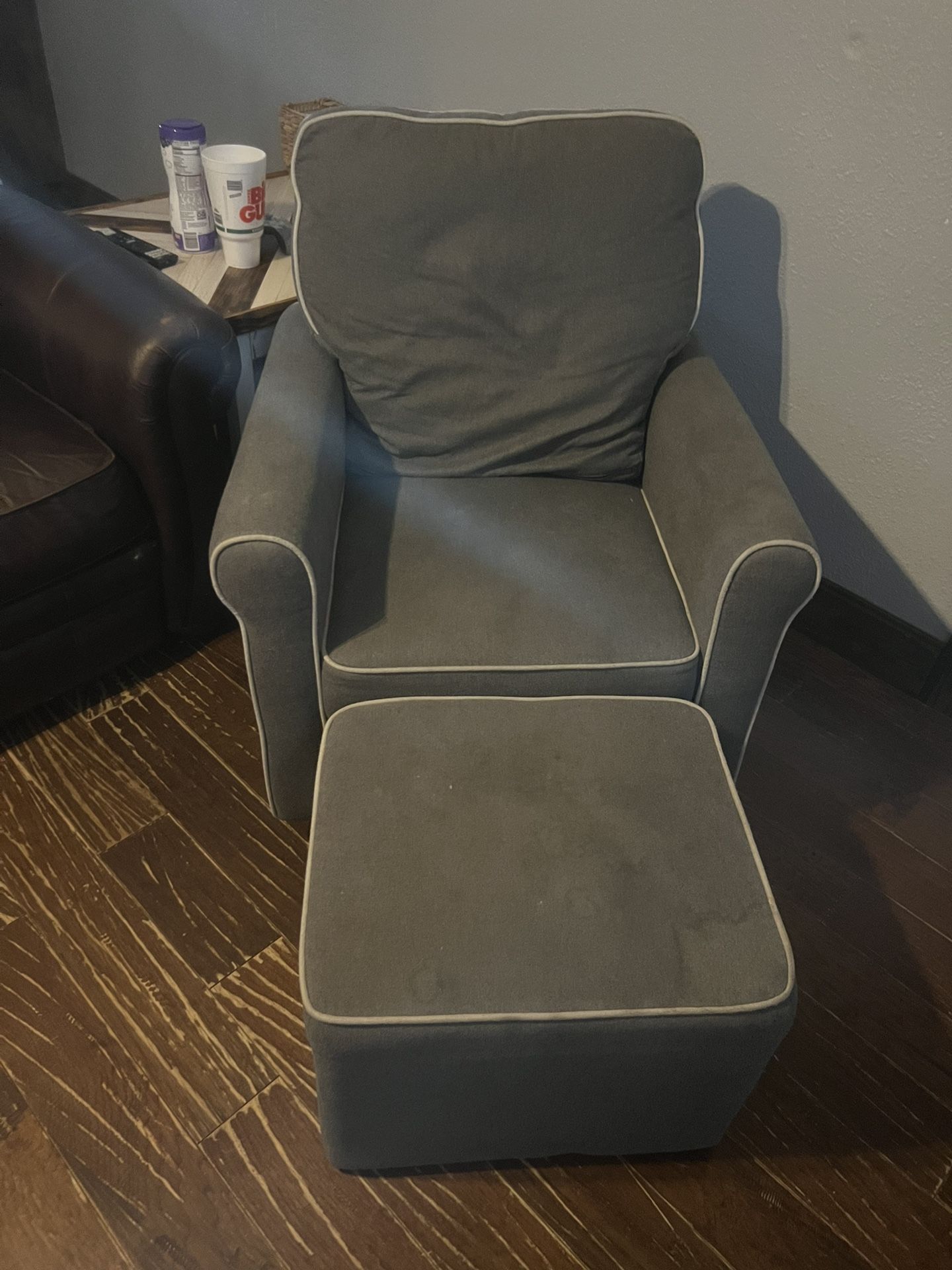 Davinci maya swivel glider and ottoman 2025