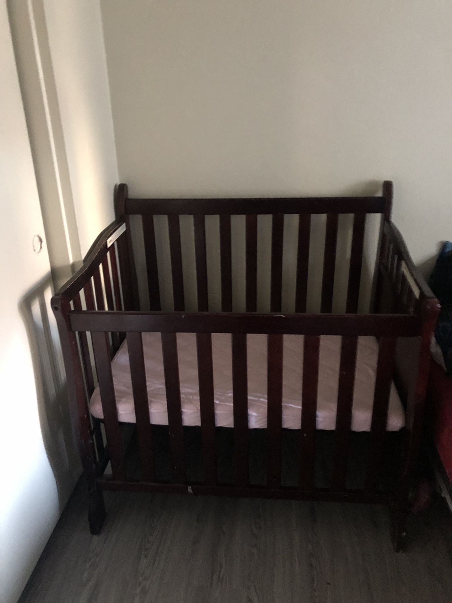 Mini crib