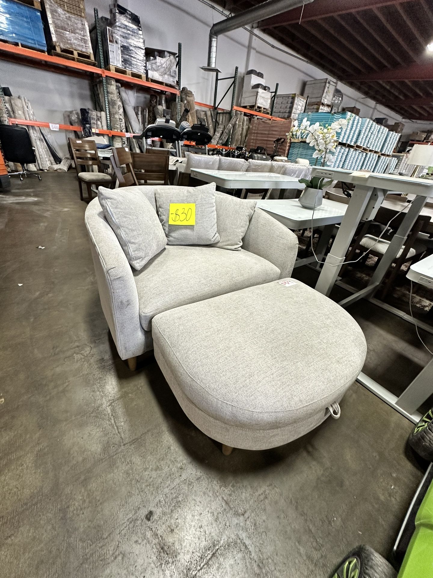 Thomasville Oversized Living Room Chair With Storage Ottoman.