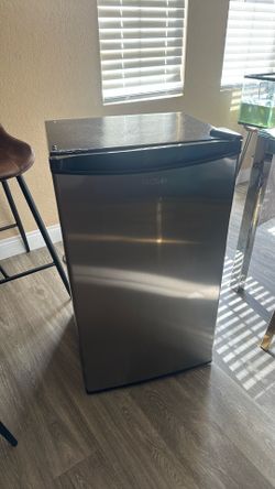 Tack life mini fridge