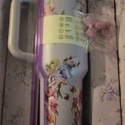 Quencher H2.0 40oz Floral Tumbler – Limited Edition assorted Design with Straw, Lid & Gift Box – Keeps Drinks Cold 24H / Hot 8H – Elegant Hydration Gi