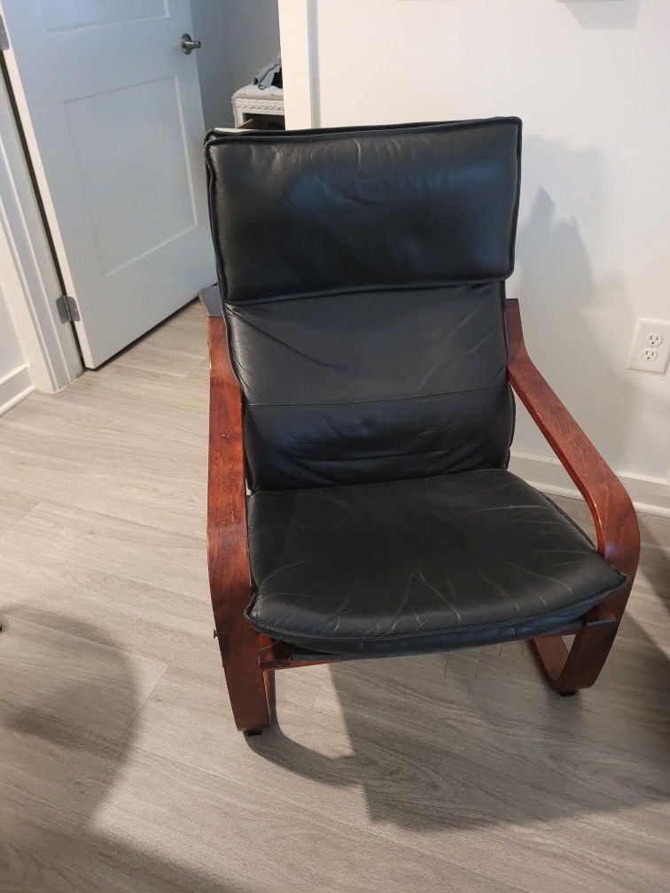 Mid-Century Style Lounge Chair – Bentwood Frame & Black Leather