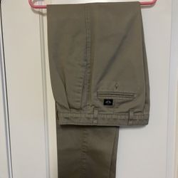 Men’s - Dockers  Waist: - 30 Length: - 30 Beige Excellent Condition 