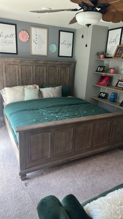 Solid and Beautiful Wood Bed frame (Kingsized)