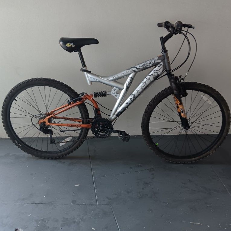 BICYCLE AVIGO 21 SPEED EXCELLENT CONDITIONS for Sale in Miami, FL 