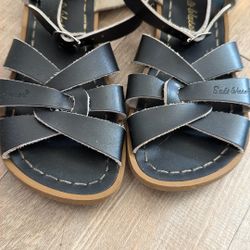 Salt Water Size 2 Girls Sandals, Black Great Conditions 
