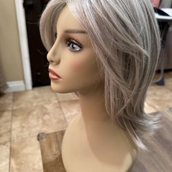 Women’s synthetic hair wig