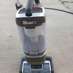 Shark Dual Upright Lift Away With Cleaning Fws. 