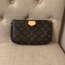 LOUIS VUITTON POUCH 
