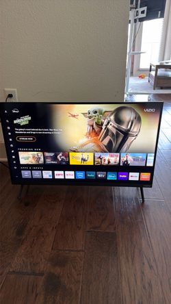 Vizio 32” Smart TV (VHD32M) - Like New