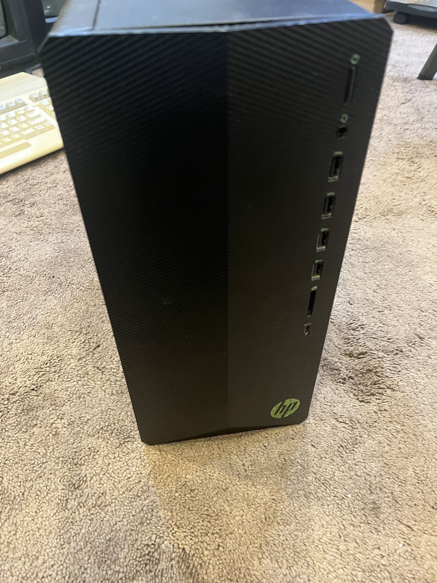 Fast Gaming PC – Plays Warzone / Fortnite / More – $575