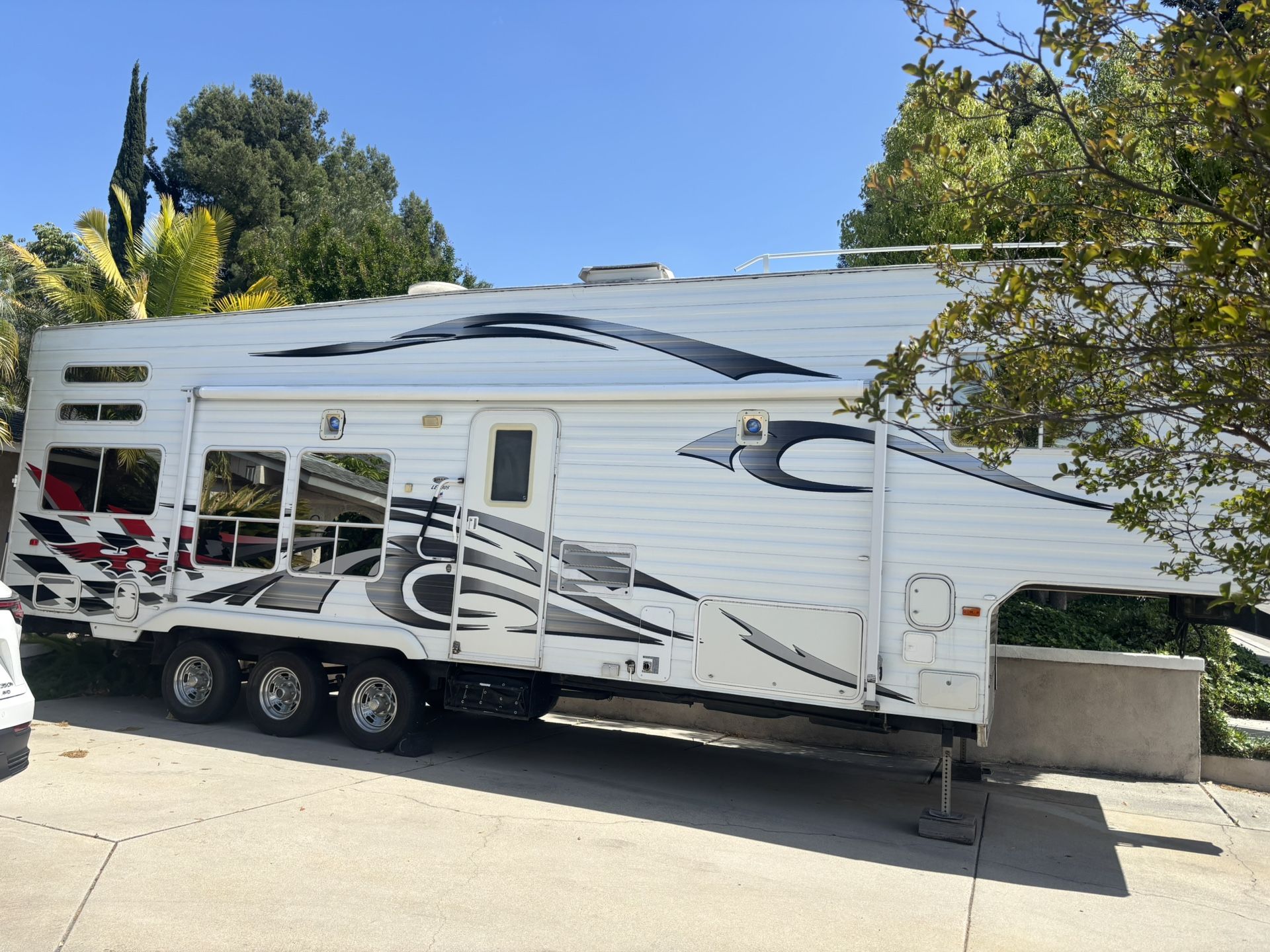 2005 Weekend Warrior 5th Wheel Toyhauler