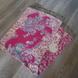 Shawl. Scarf. Deltona 