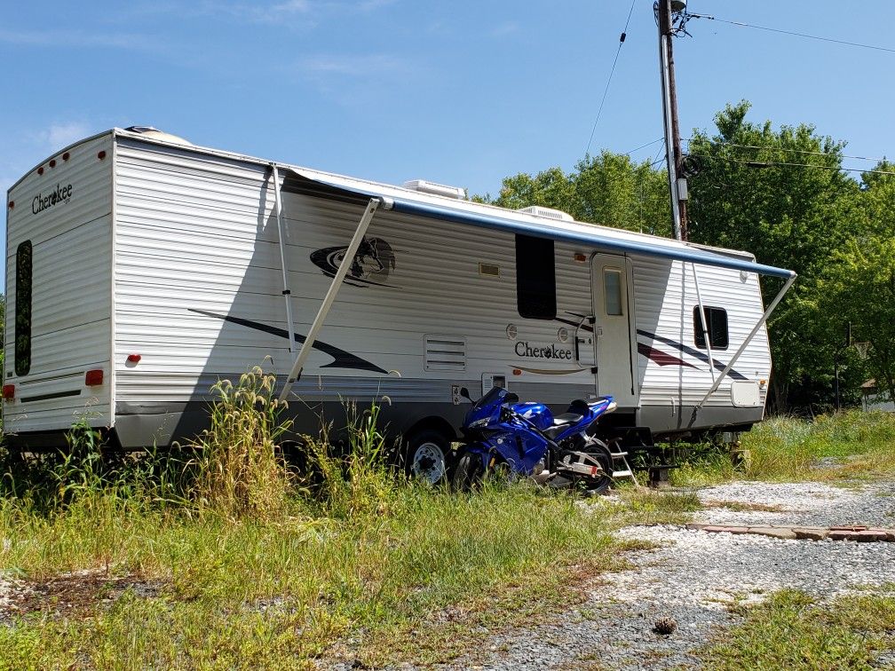2006 Forest River Grey wolf