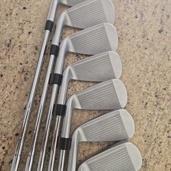 Cleveland ZipCore XL Iron Set 4-PW – KBS Tour Lite Regular Flex – RH – Excellent