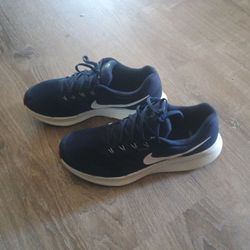 Nike Run Swift 3s