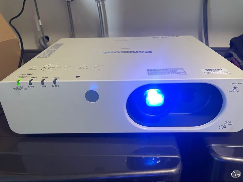 Panasonic 4000 Lumens HDMI Video Movie Tv Projector