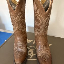 ARIAT women’s boots size 7