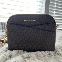 Michael kors crossbody purse