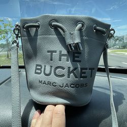 Marc Jacobs Bucket Bag Grey