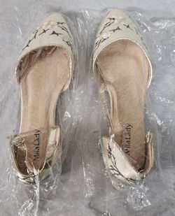 New Women's Flats Gold and Creme