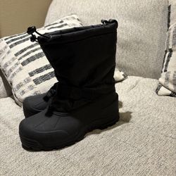 Kids Snow Boots Size 5y 