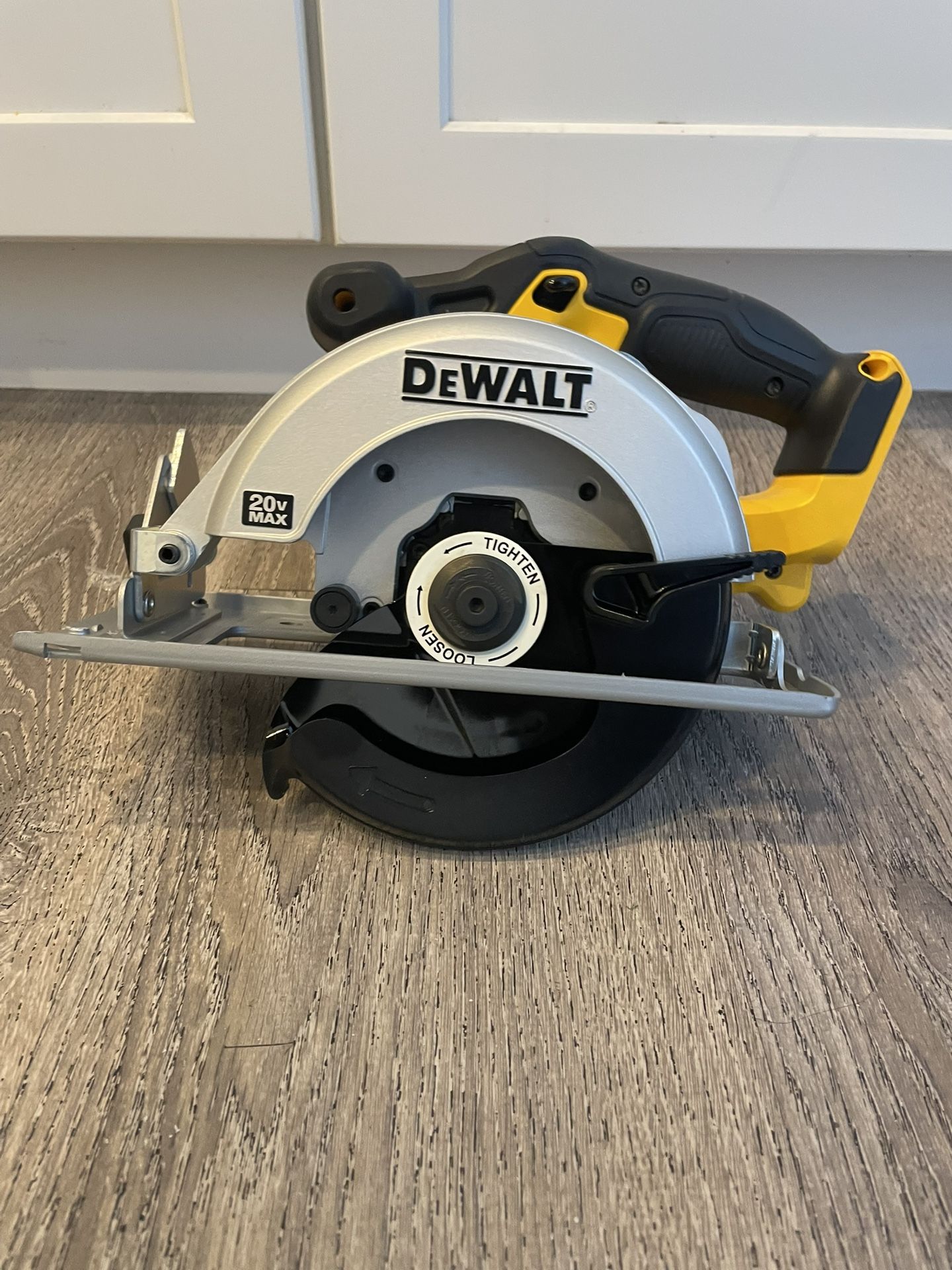 New Dewalt 6 1/2” Circular Saw 20V MAX (Tool Only Solo Herramienta)