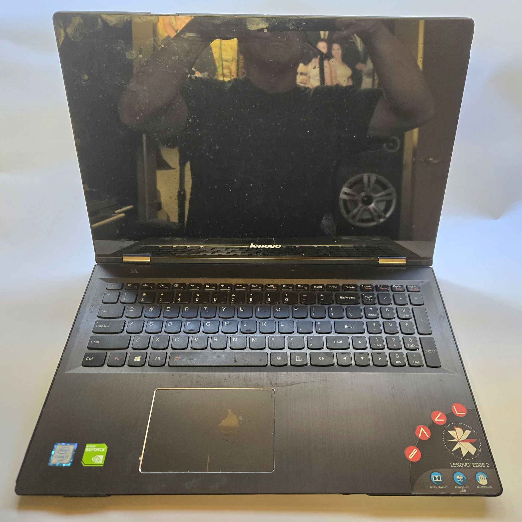 Laptop Lenovo 17" Edge 2 . Window 10