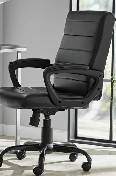 Swivel chair (classy)