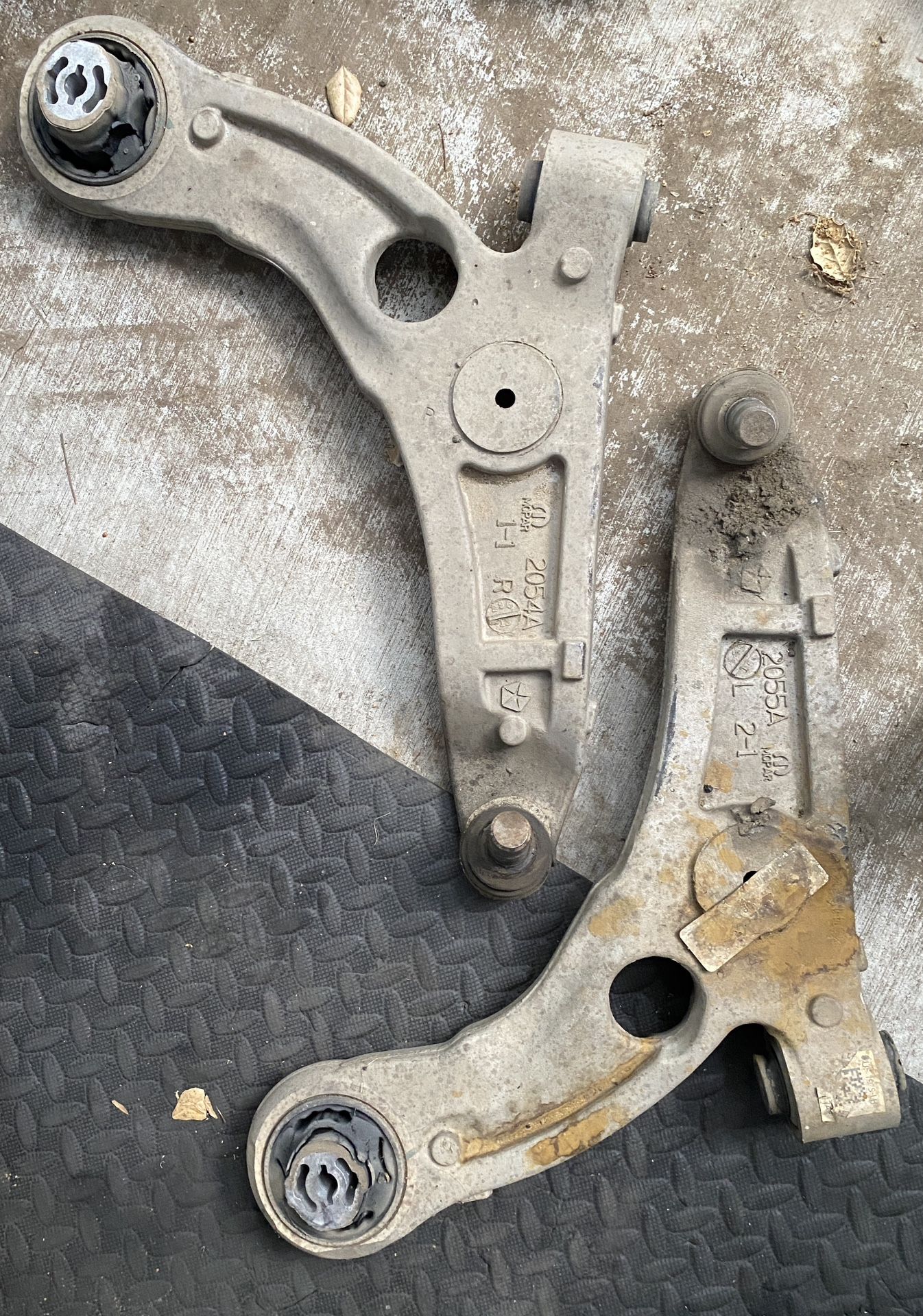 Chrysler 200 OE Control Arms (needs bushings)