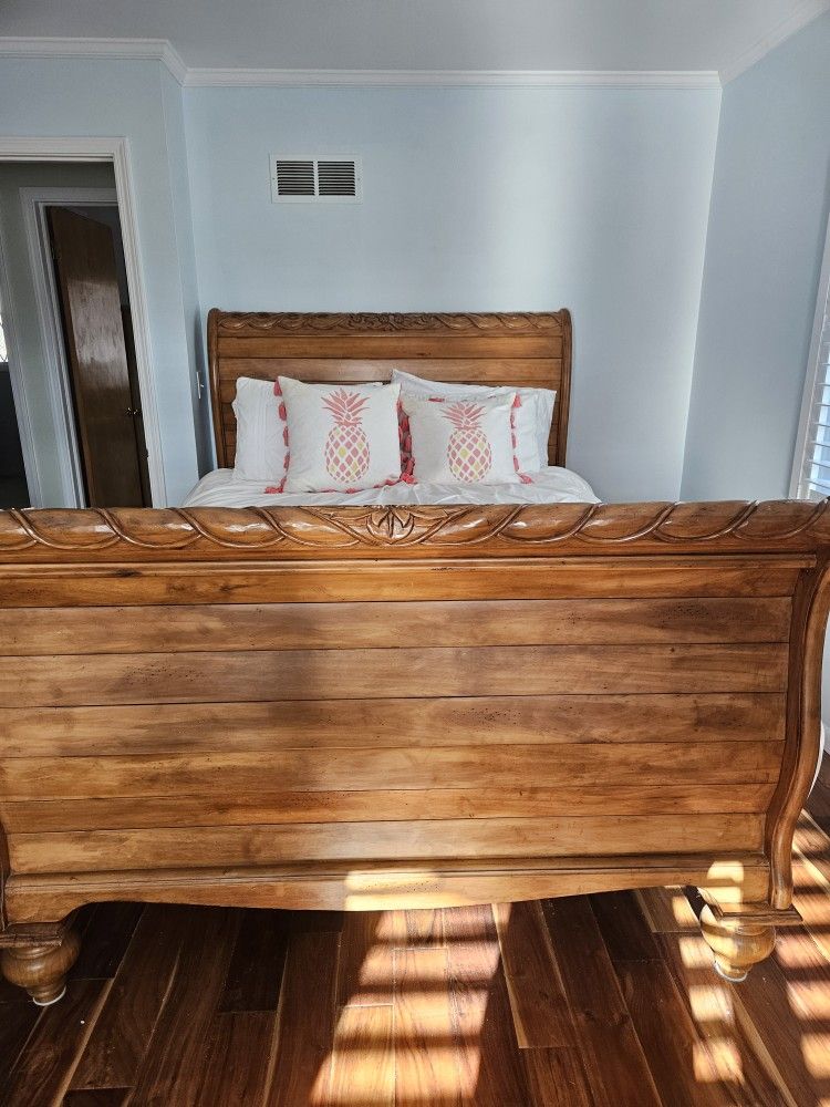 QUEEN SLEIGH BED